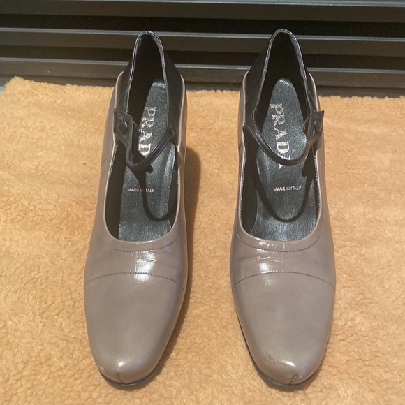 Classic Prada Mary Jane Heeled Shoes Size 38. Excellent Condition. Worn Once. - Picture 2 of 8